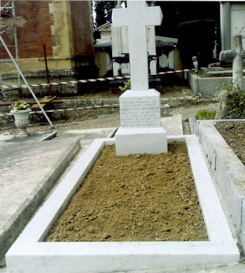 photo of Bert Hinkler's grave in Florence, Italy.